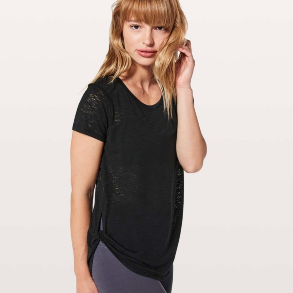 Lululemon round two tee